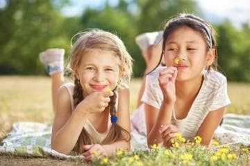 天鹅绒和锦纶袜子的区别：柔软奢华 vs. 耐用多功能