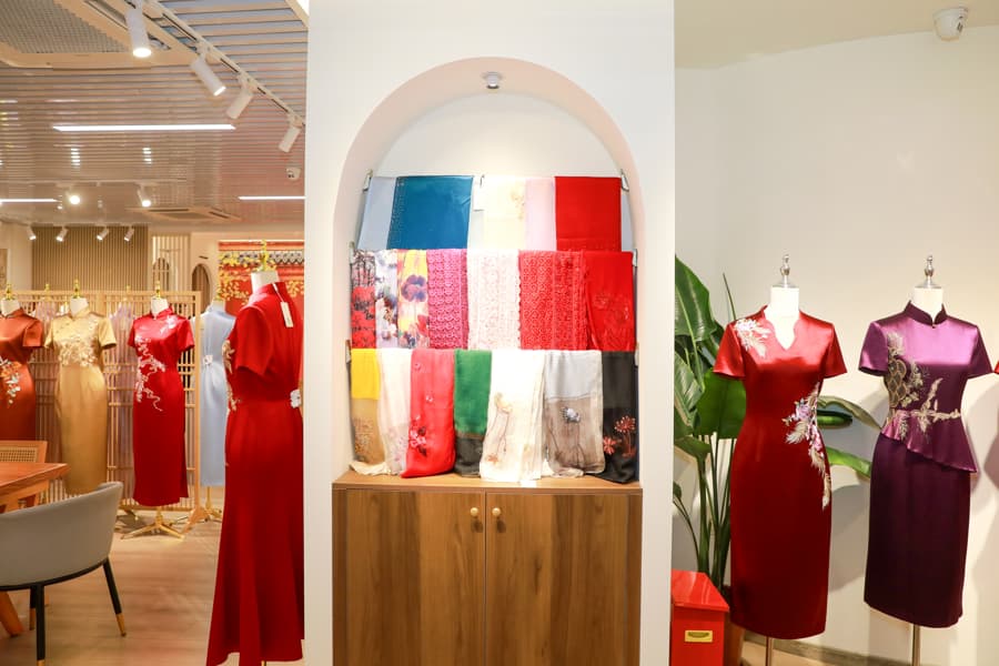 当传统旗袍撞上短视频，沪郊这家40年老店如何焕发新活力？