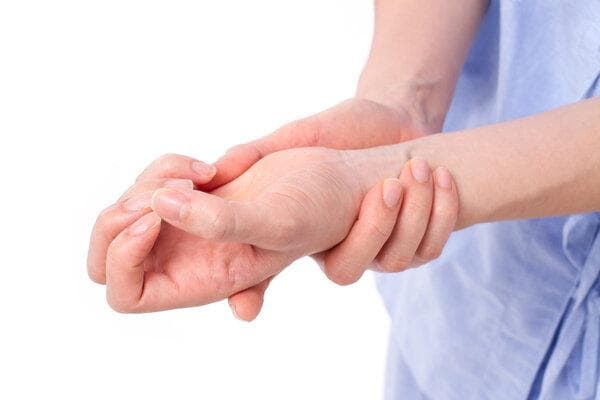 手腕关节疼痛一招搞定