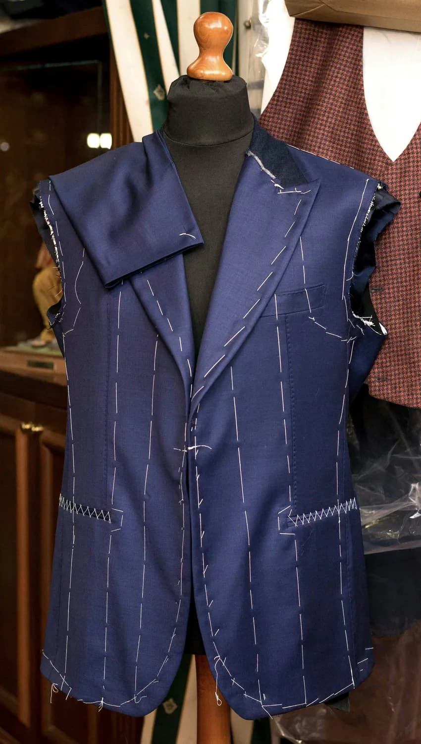 深衣的秘密：中国古代服饰的文化密码
