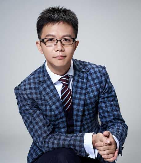 江南：从校园小说到奇幻文学的创作之路