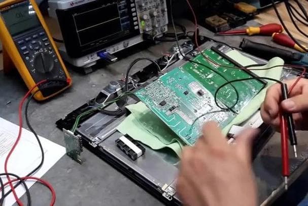 电视机出现故障时，我该如何自行进行修理？
