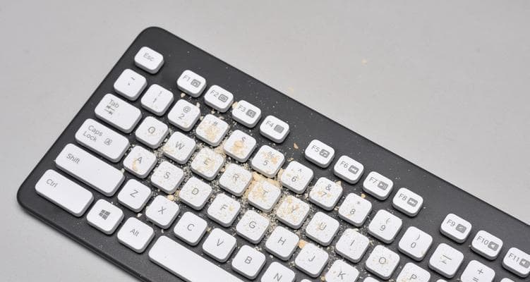 普通键盘可以用水洗吗？（了解清洗键盘的正确方式）