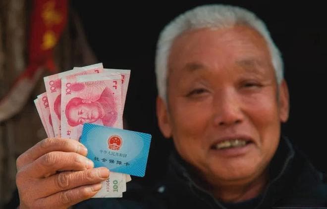12月起实施！新退休人员养老金将迎“重算补差”