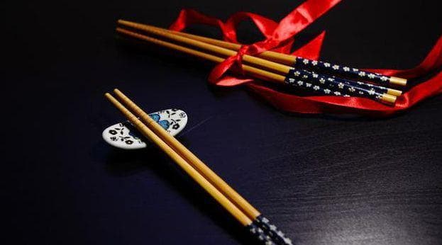 一枕见文化：筷枕里的中国饮食礼仪与匠心