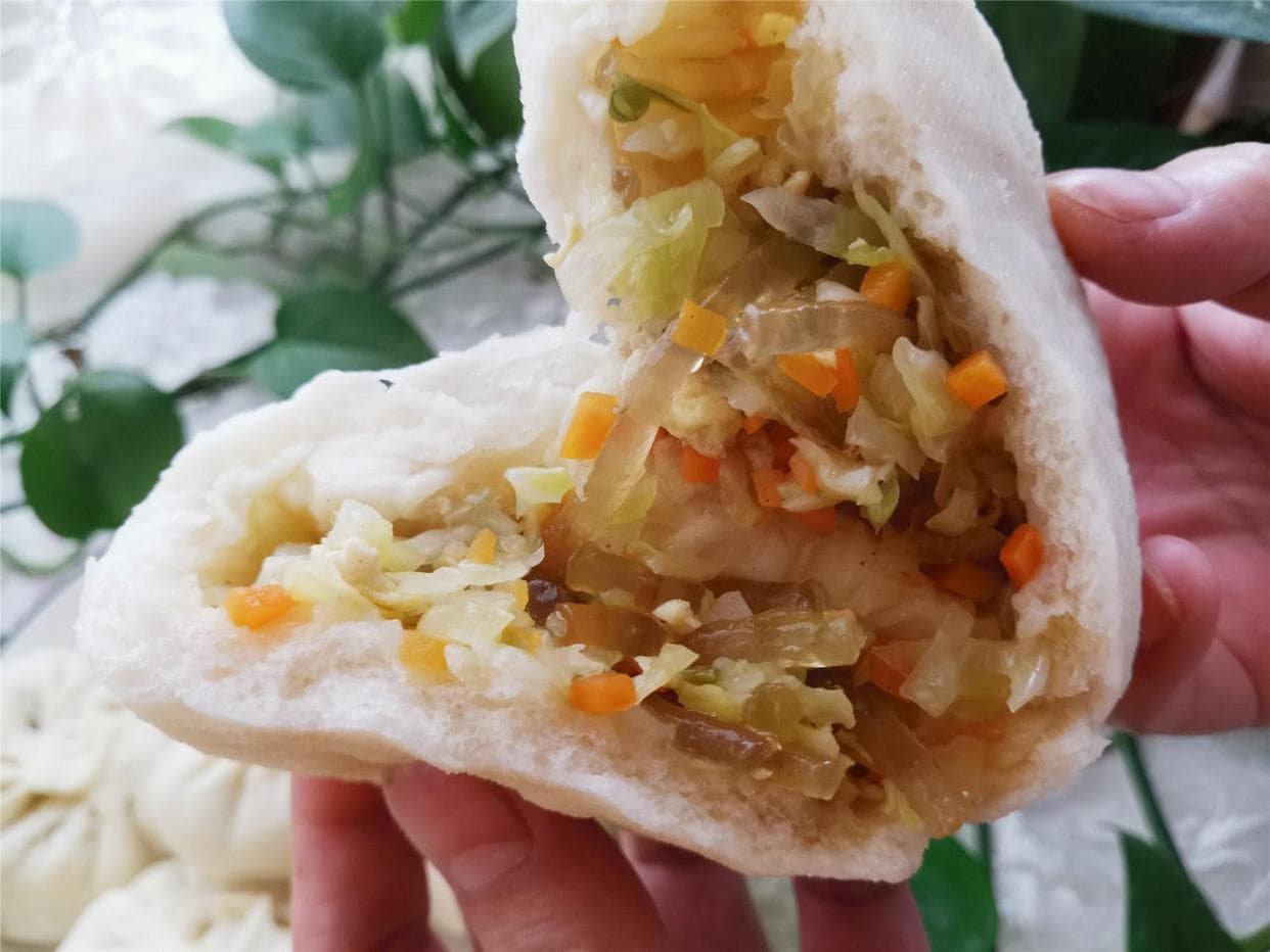 用包菜做馅包包子，教你和3种食材搭配做，比放肉的包子还好吃