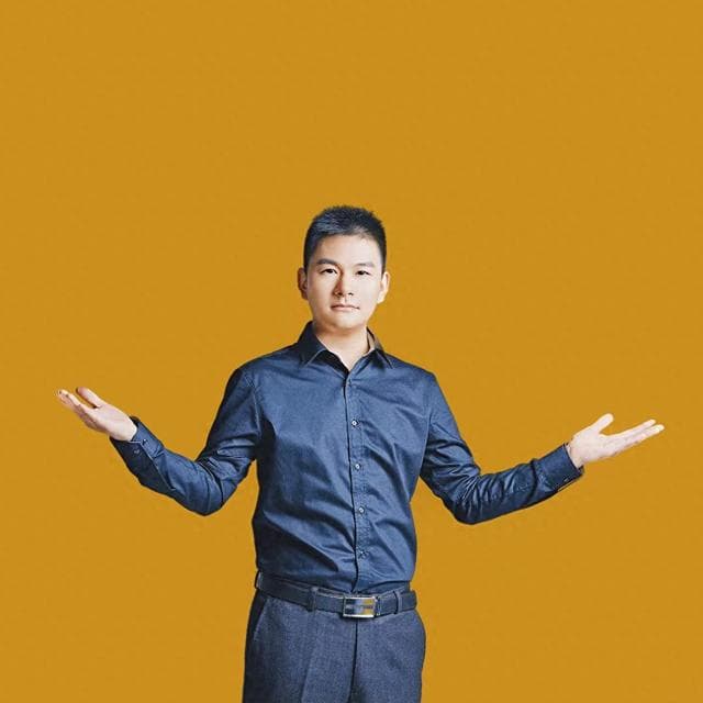真正的强者，都是曾经从无底深渊中靠自己爬出来的人