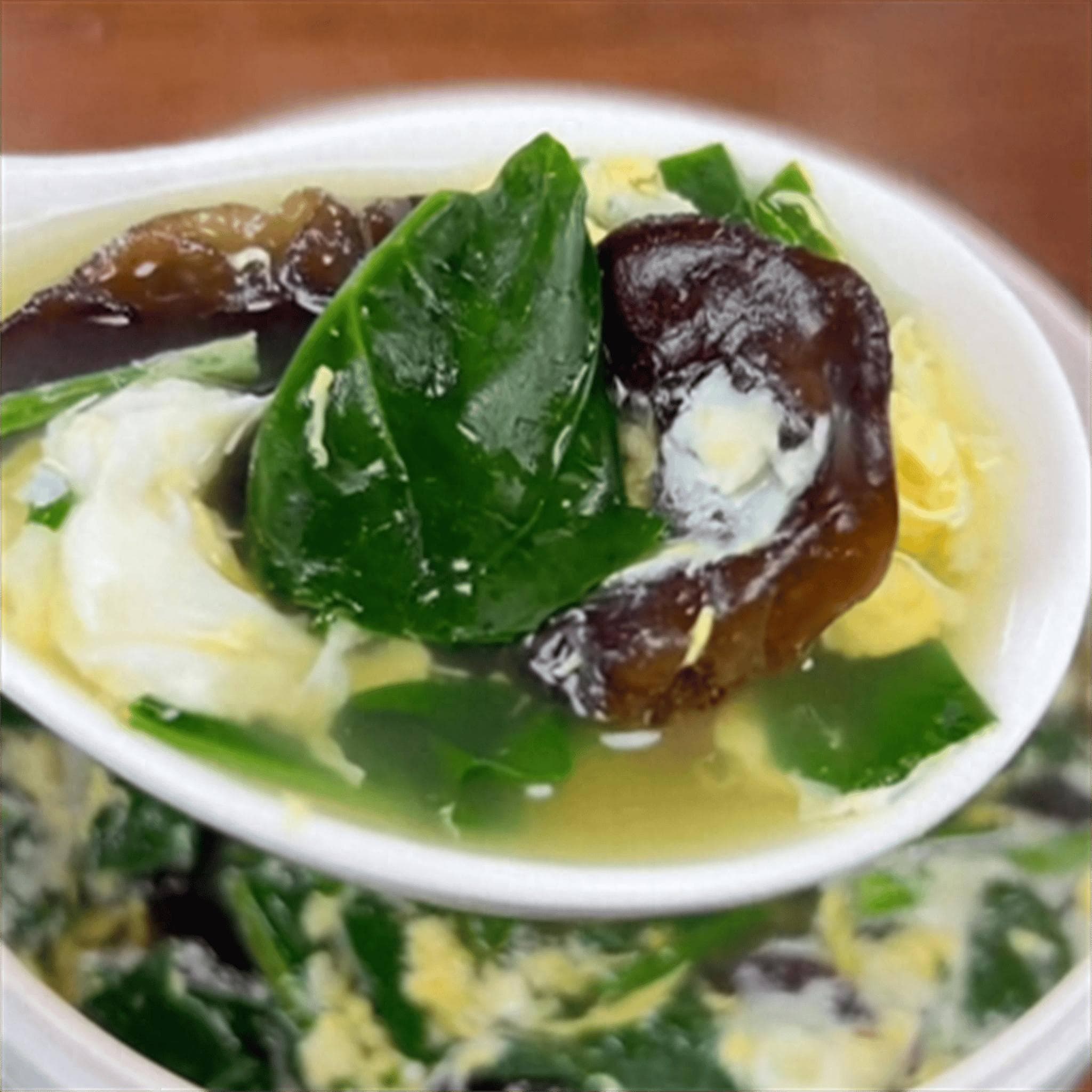 菠菜鸡蛋汤的家常做法，这样做最好喝，鸡蛋不散花菠菜不发涩