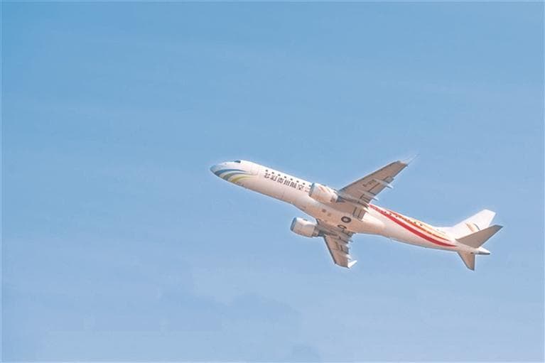 贵州：筑就空中天路 奏响发展强音