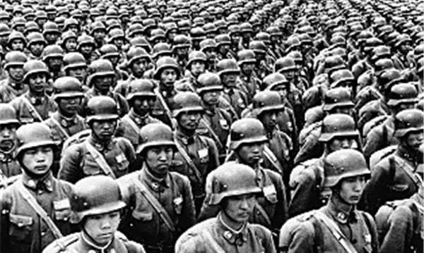 淮海战役：黄百韬早已察觉不妙，兵团为何还被包围？原因令人唏嘘