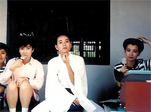 戏里夫妻戏外知己，时隔34年，揭开赵雅芝和叶童之间的不为人知