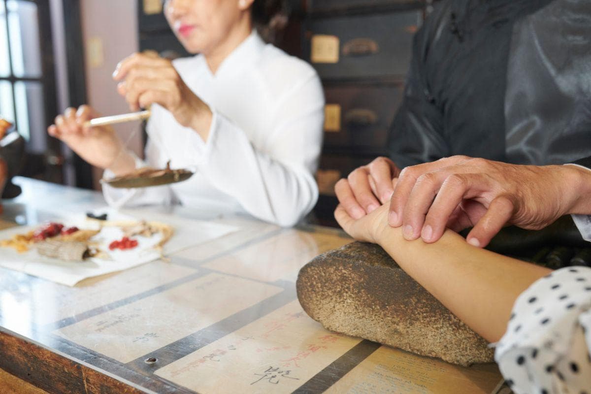 中医辨证施治脱发，内服外用双管齐下