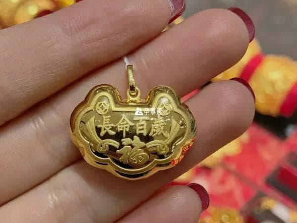 宝宝满月戴长命锁的讲究一览，带金锁还是银锁看完就明白