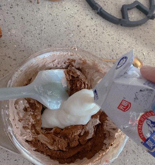自制雪糕冰激凌的制作方法（用新鲜食材打造美味冰品）