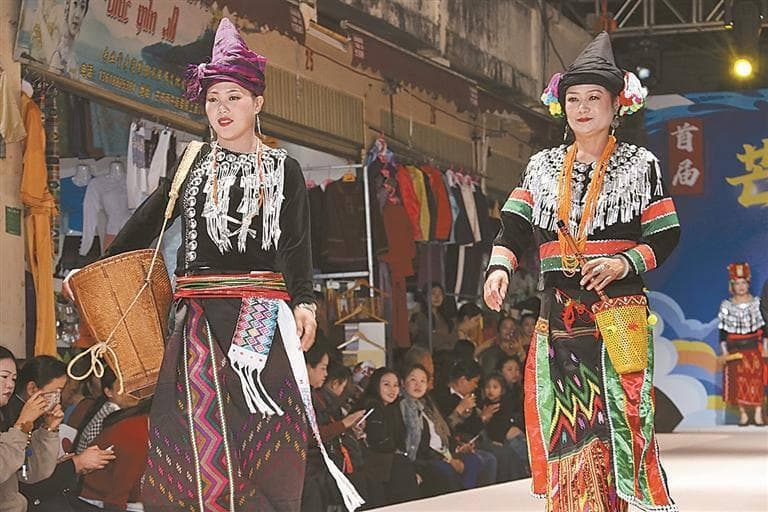 “丙午秀”：地气十足，绽放民族服饰自信华彩