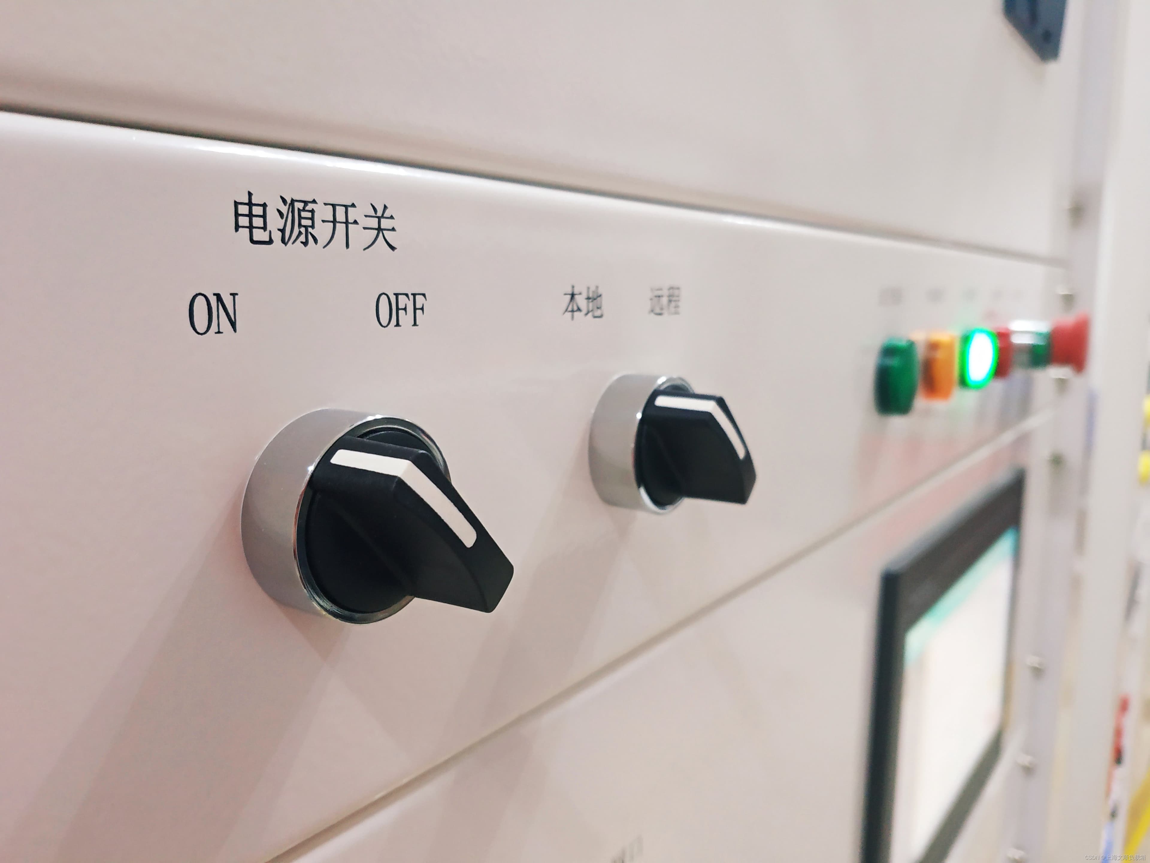 如何计算UPS负载箱的功率需求？