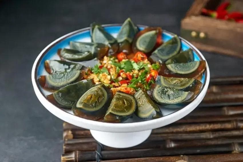 皮蛋食用指南：保质期、含铅量和人群禁忌