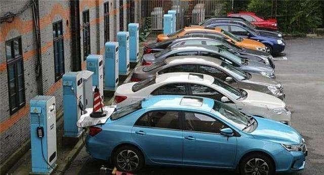 跑网约车到底选燃油车还是电动车？电动汽车接单就真的省钱吗？