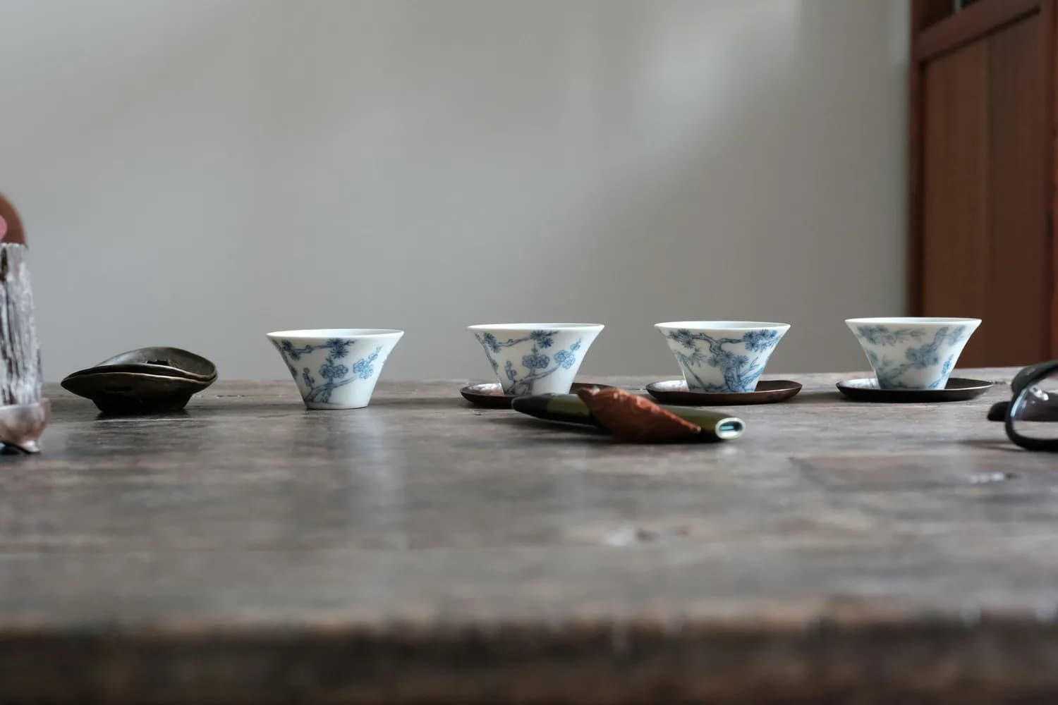 清花小酒杯 vs 乾隆玉酒杯：谁才是古董界的王者？