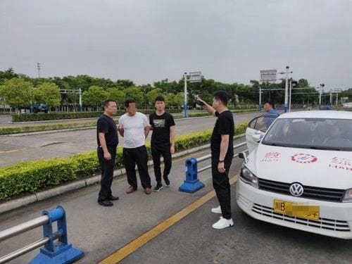 女子误食摔炮炸伤口腔，安全警钟需长鸣
