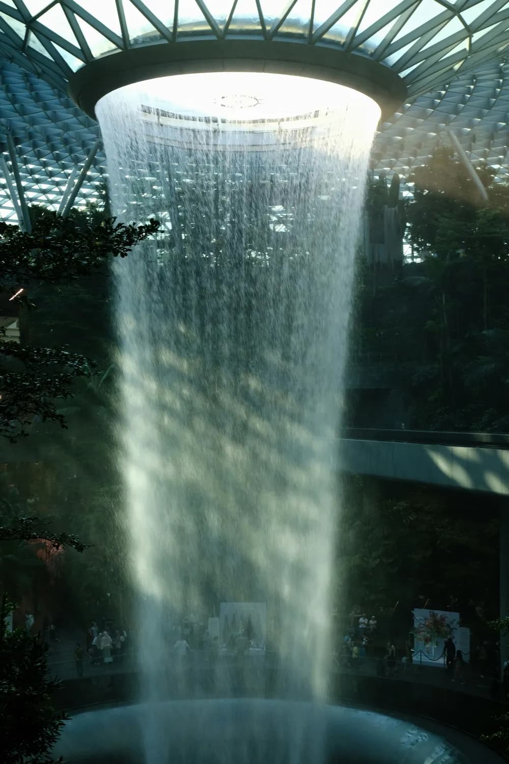 瀑布边负氧离子发生器：缓解焦虑与改善睡眠的黑科技