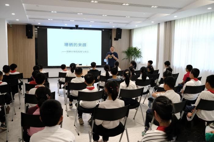 塘栖古镇走出“百科全书”：史志专家的传承与创新