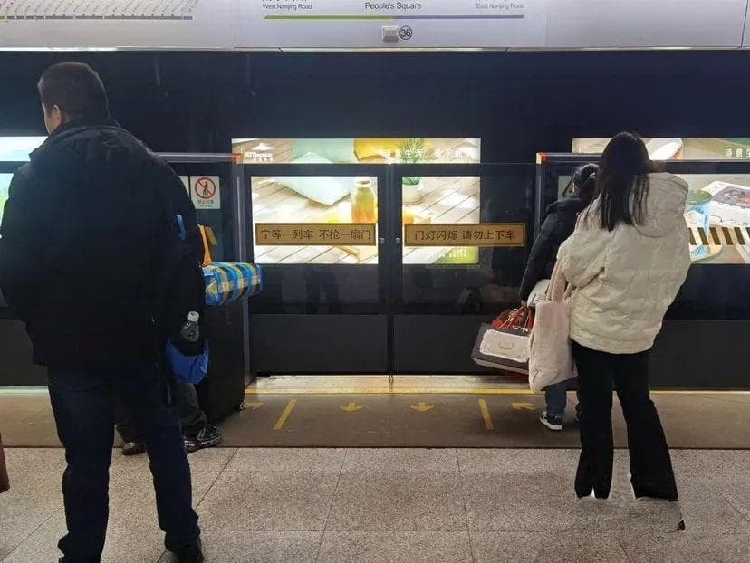 事发上海地铁！这个高素质习惯，已被淡忘？有乘客因争抢爆发冲突