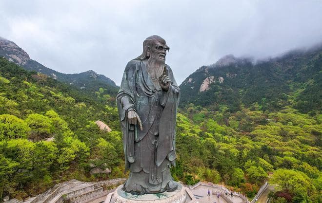 山东最大的道观，系崂山道教祖庭，还有《崂山道士》穿过的院墙