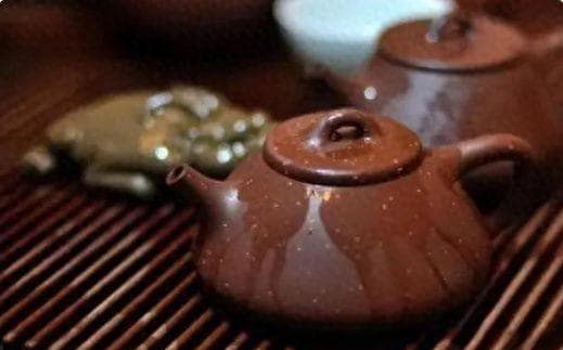 紫砂壶直播间的"变色龙"是怎么回事？
