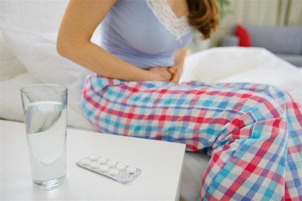 腹痛时能否服用布洛芬？专家提醒：这种情况下需谨慎