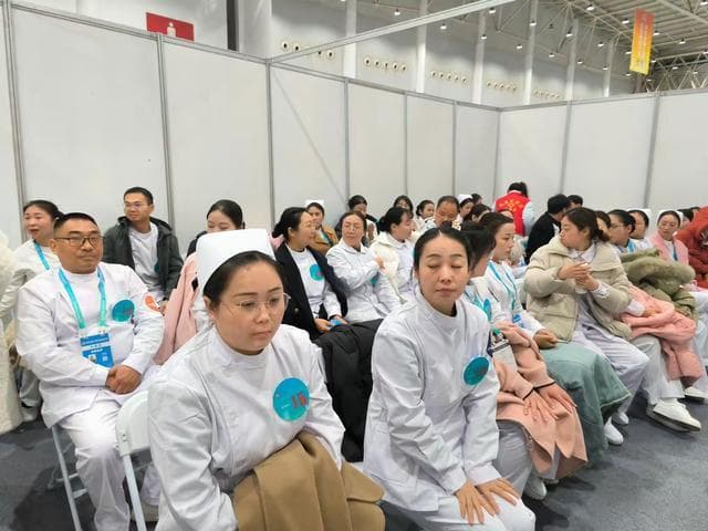 50岁转行做护工，男性优势助其脱颖而出