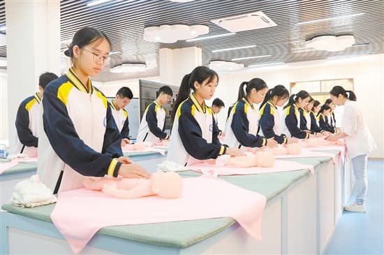 江门“南粤家政”工程迈向数字化 选家政服务如点外卖般便捷