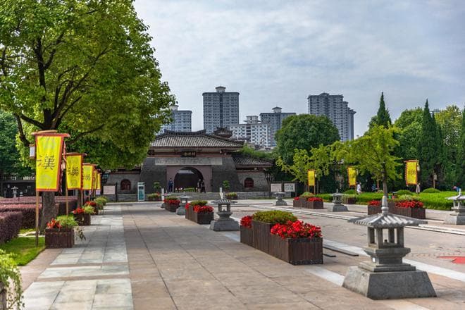 汉中隔着秦岭，又是“天府之国”，为何不在四川，而在陕西？