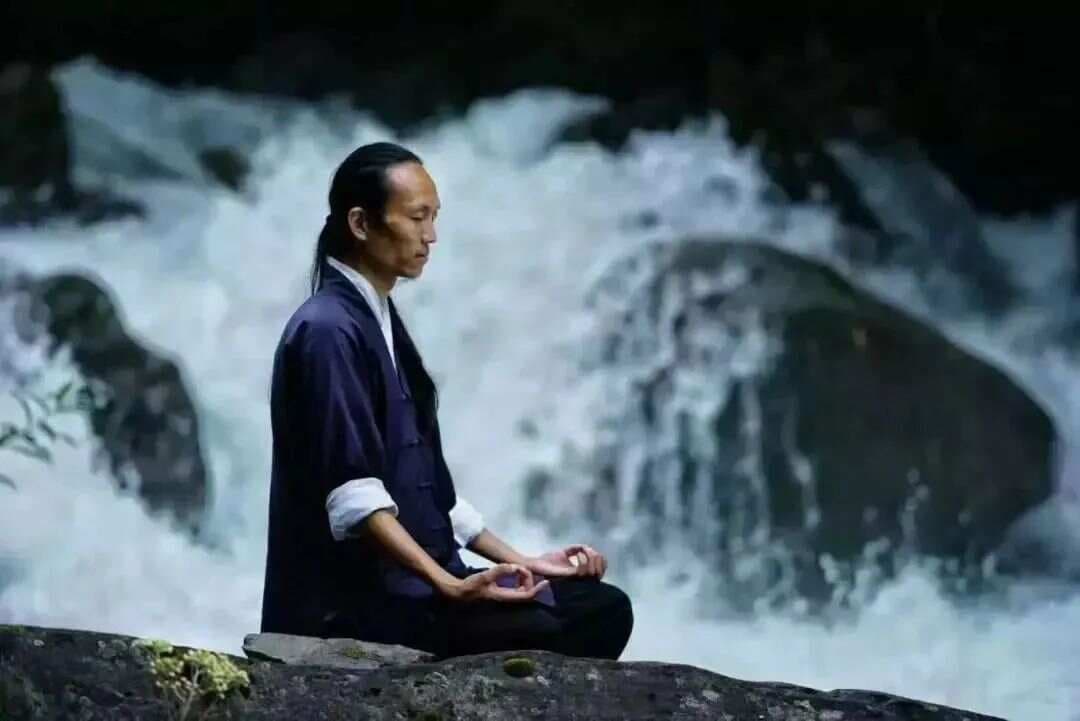 道家气功周天搬运功：后天之气与先天之气交融归一，实现天人合一，强身健体新境界！