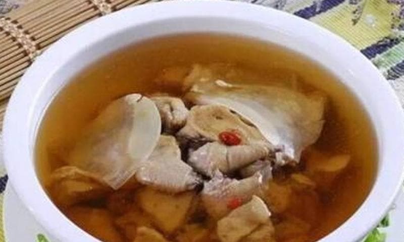 石橄榄炖鸡汤的做法（健康营养的家常美食）