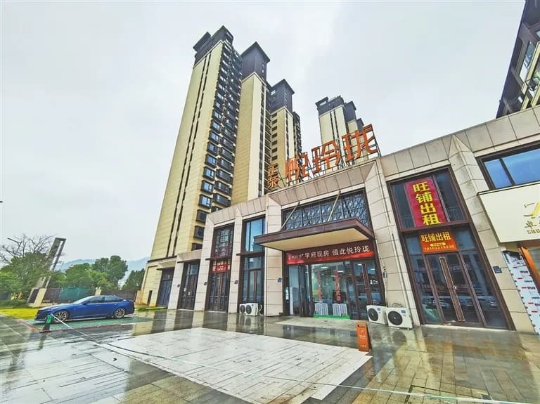 宜春"正荣悦玲珑"楼盘房子开裂漏水等问题屡修不好 房屋验收被指走过场