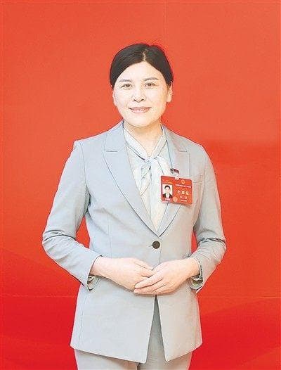 全国人大代表李灵：加快配备乡镇中小学心理健康教师