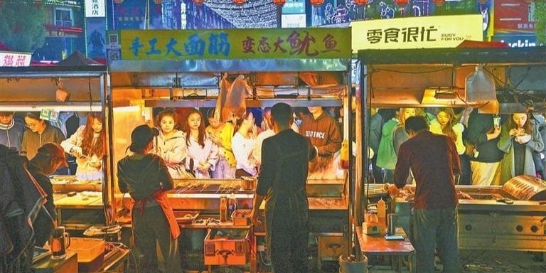 南昌经开区紫荆夜市：舌尖滋味 烟火画卷