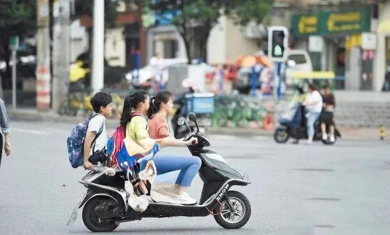 出行提示 | 一定要看过来！这些摩托车、电动车安全知识不能错过！