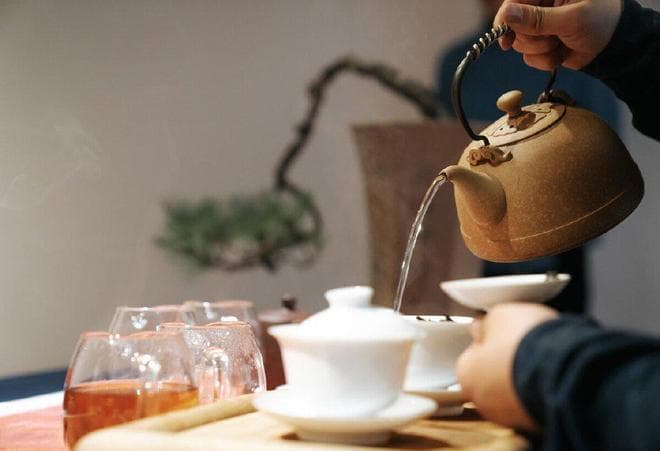 茶叶从发酵程度区分茶类，绿茶发酵程度最低，红茶发酵程度较高