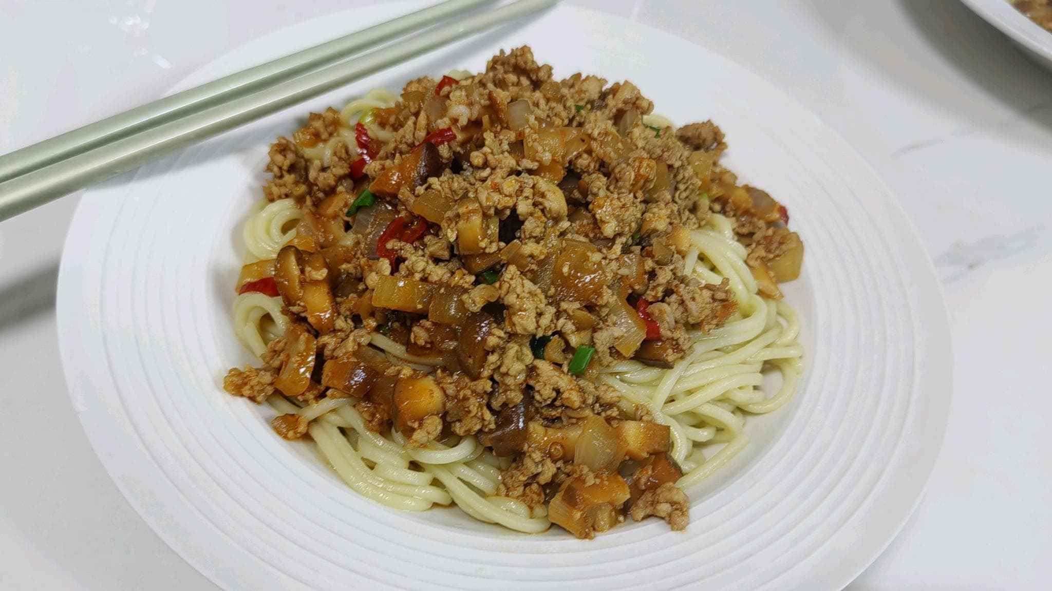 挑食老公也爱吃的炸酱面：家庭版制作全攻略