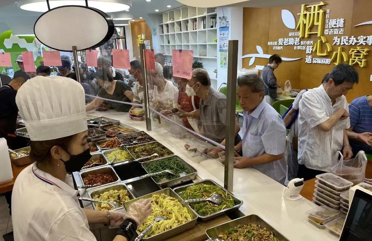 疯转的“上海老年助餐补贴每天发2元”，系误读！真实情况是...