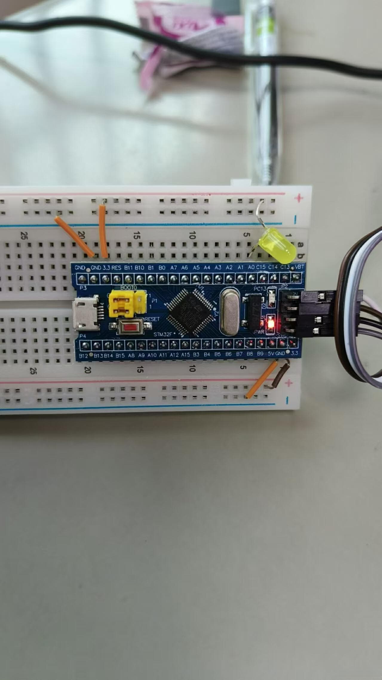 STM32 GPIO入门：从点亮LED到LED闪烁