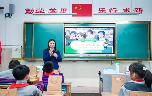 金融知识进校园，小小少年防诈骗