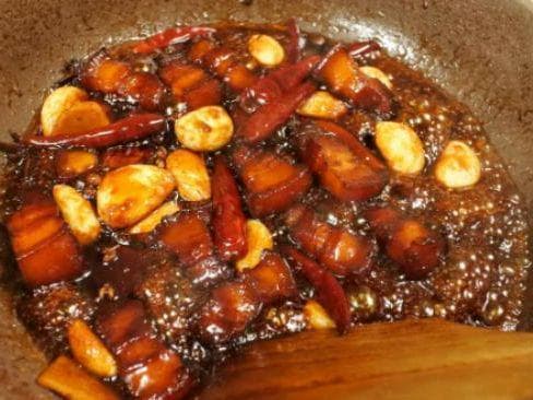 红烧肉的做法：传统美食的烹饪技巧与创新尝试