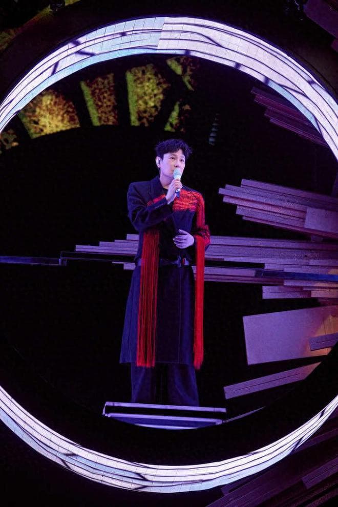 张信哲35年娱乐圈真实写照：从逃离聚光灯看他的真性情与不变初心