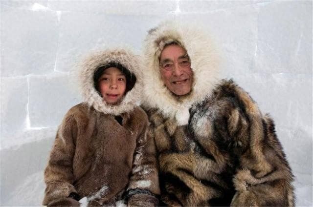 零下极寒的北极，因纽特人竟然光着身子睡觉，难道他们不怕冷吗？