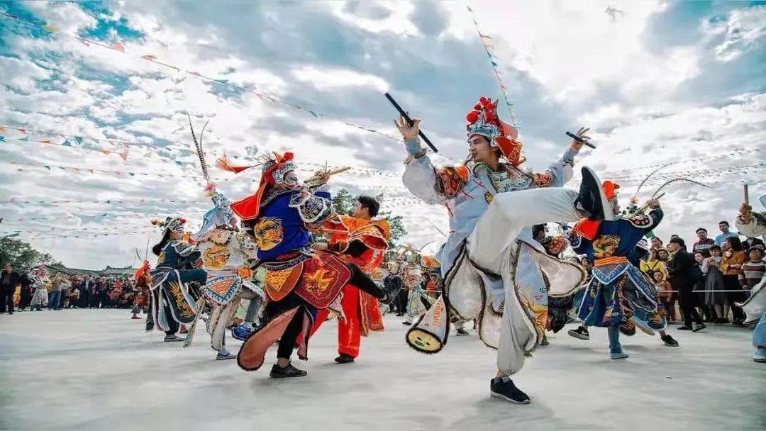 年轻人为何扎堆五线小城过大年？