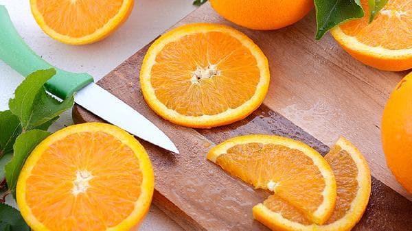 维生素E的食物来源：坚果、植物油、绿叶蔬菜和水果中的含量