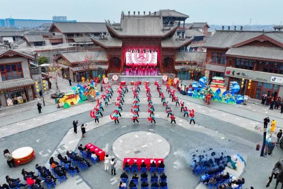 襄阳樊城区举办“民俗闹元宵·金蛇迎新春”活动 推动文旅融合高质量发展